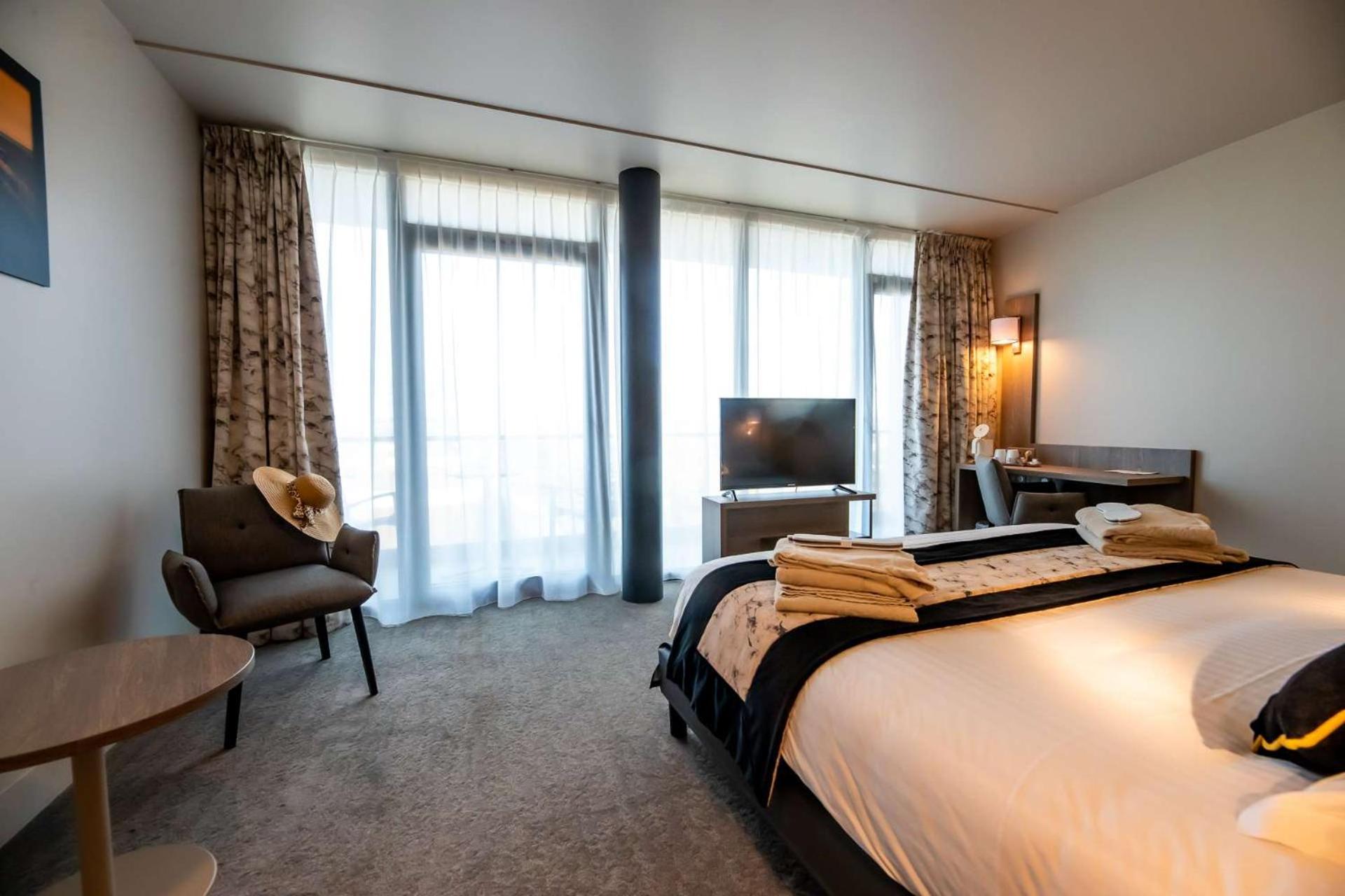 Brit Hotel Eden Spa Honfleur Bagian luar foto