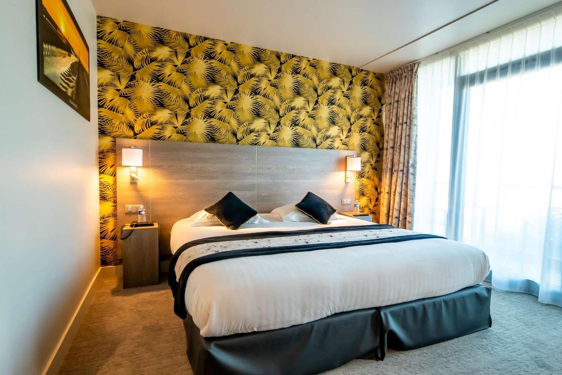 Brit Hotel Eden Spa Honfleur Bagian luar foto